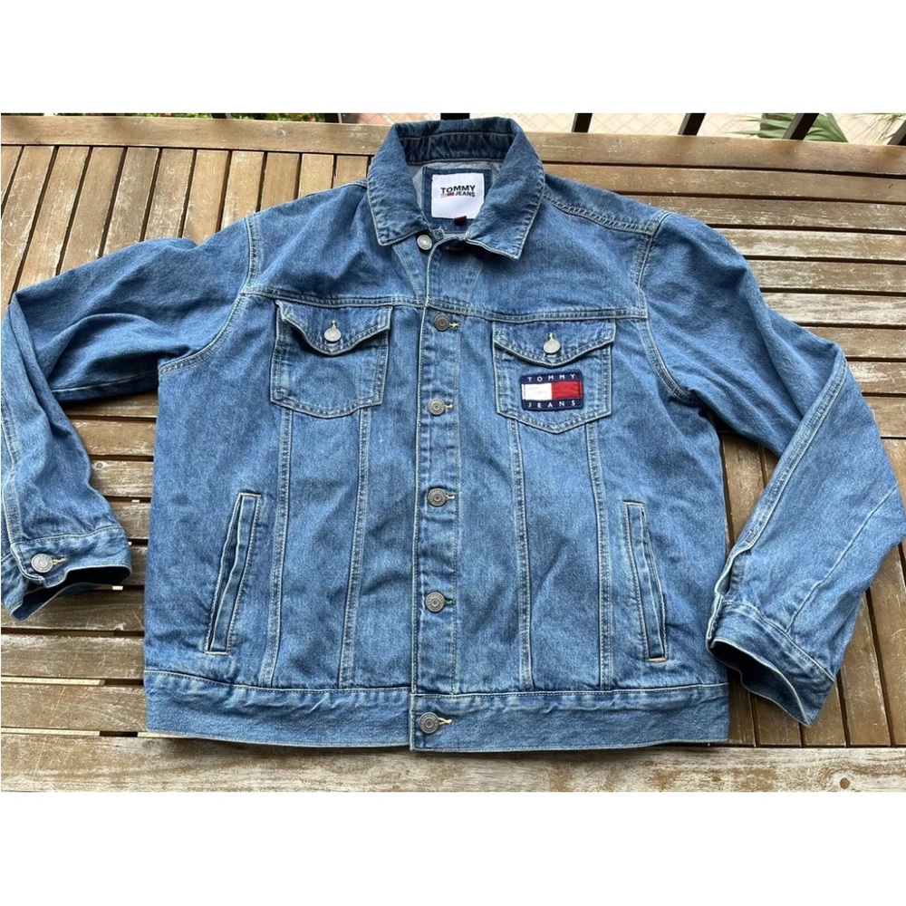 Tommy Jeans Hilfiger Denim Jean Jacket Sz XL Spellout Logo Red Flag Vintage 90s